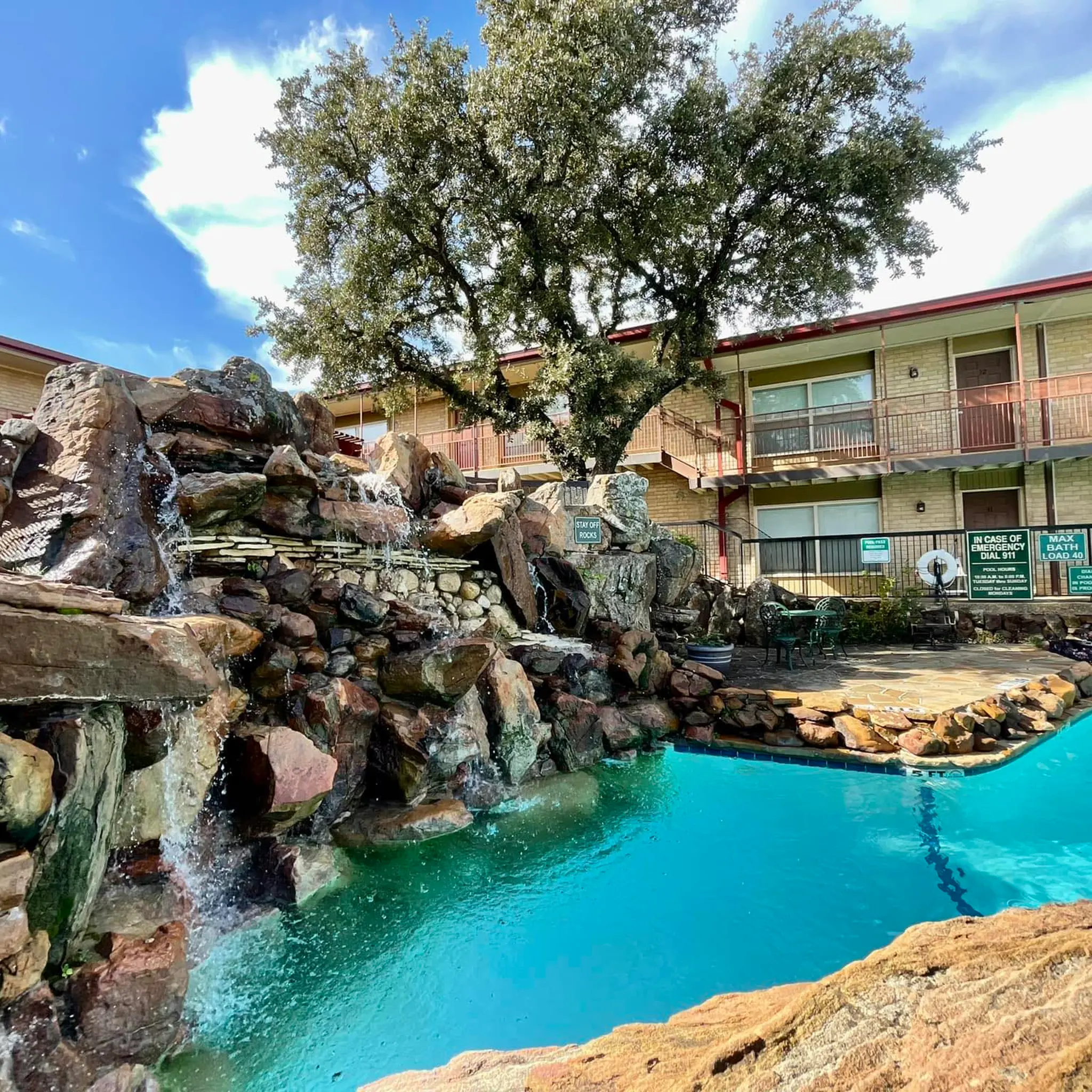 El Jardin Apartments